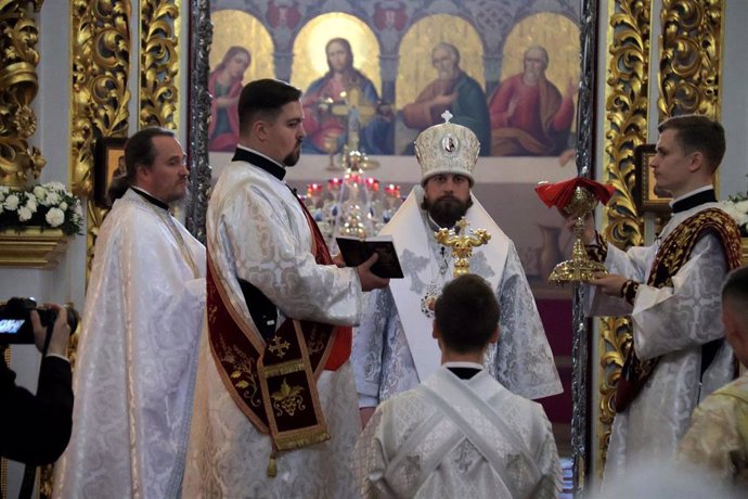 Archivo - Ceremonia por la Pascua en una iglesia ortodoxa en Kiev.