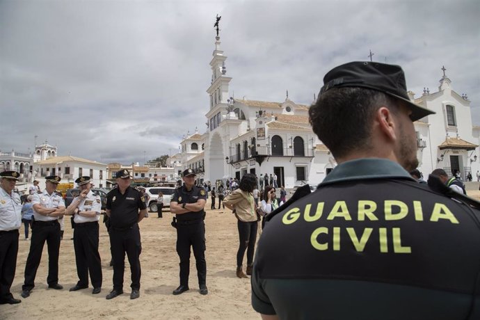 Archivo - Seguridad durante la celebración del Rocío Chico 2024 en la aldea almonteña.