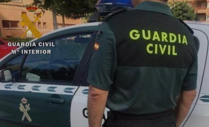 Detenido en Nava (Valladolid) por causar desórdenes en las fiestas y amenazar de muerte a los agentes.