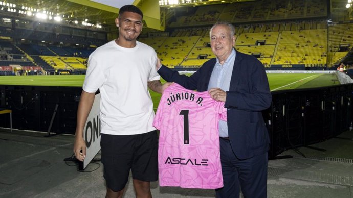 El portero Luiz Junior en su presentación como nuevo jugador del Villarreal