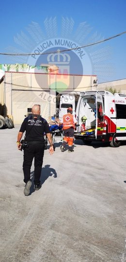 Herido un trabajador al electrocutarse cuando limpiaba una hormigonera en Alcorcón