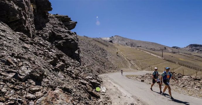 Archivo - Subida al Veleta, en imagen de archivo