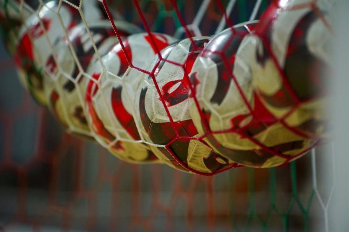 Imagen de una red de balones de fútbol sala