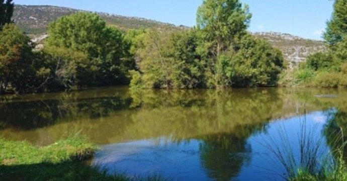 Imagen de recurso del Ebro a su paso por Valdenoceda (Burgos)