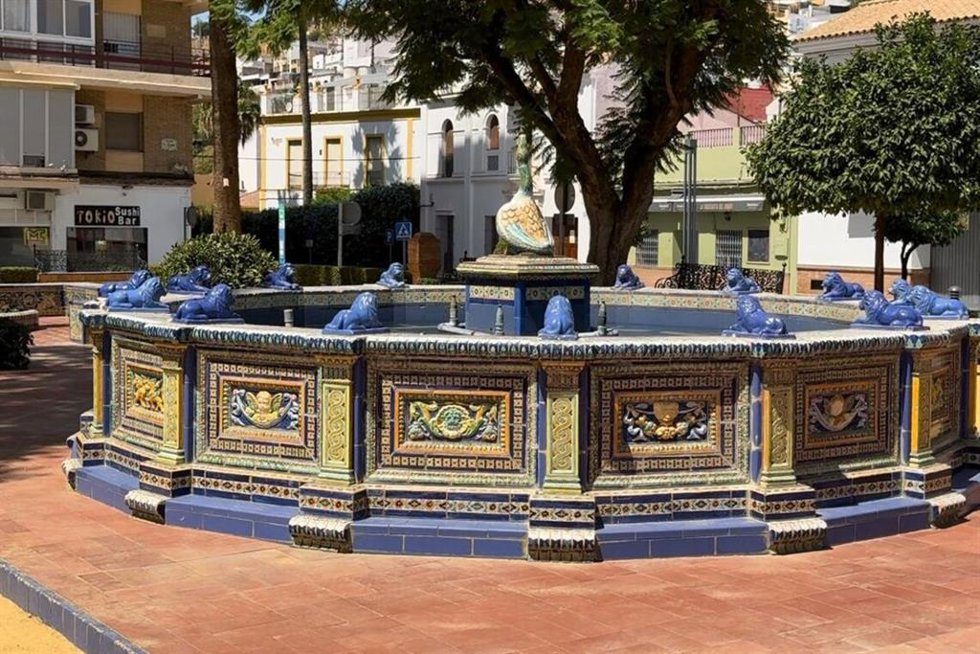 Fuente de la Plaza del Duque tras ser repuesta la pieza