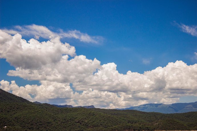 Archivo - Imagen de cielo nuboso. 