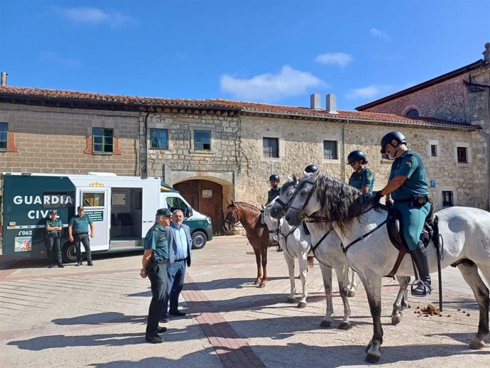 El subdelegado, Pedro de la Fuente, acompañado por el teniente coronel Jefe de la Comandancia de la Guardia Civil en Burgos, Alfonso Martín.