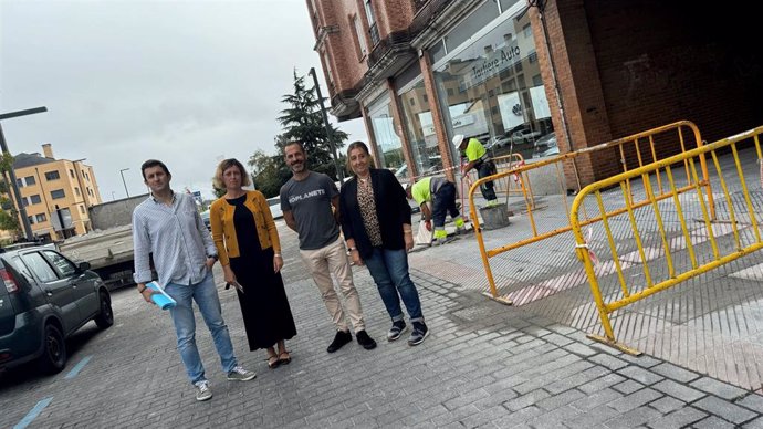 El Ayuntamiento inicia las obras de mejora de las aceras de varias calles de Lugones y Pola de Siero