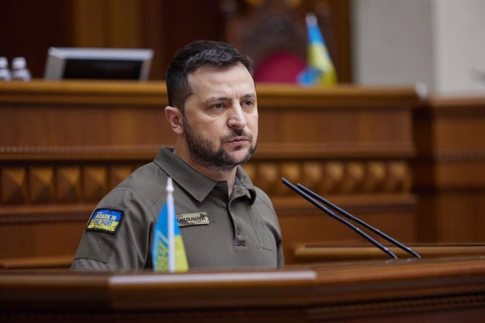 Archivo - Imagen de archivo del presidente de Ucrania, Volodimir Zelenski, durante una intervención en el Parlamento ucraniano