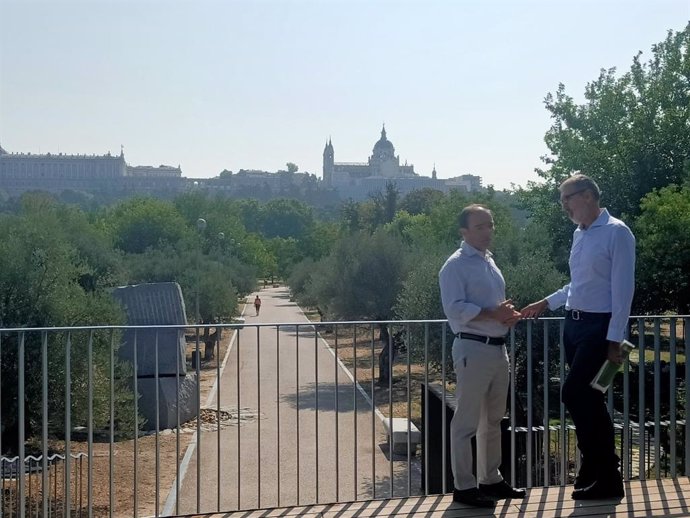 El delegado de Urbanismo, Medio Ambiente y Movilidad, Borja Carabante, en el mirador de la Huerta de la Partida