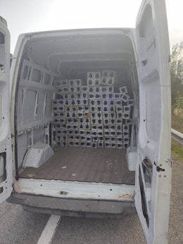 La furgoneta interceptada por los Mossos d'Esquadra en la AP-7 con material presuntamente robado en una empresa de Massanes (Girona)