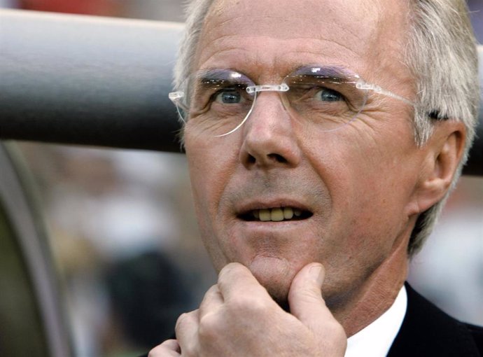 Archivo - El exentrenador Sven-Göran Eriksson en un banquillo durante el Mundial de Alemania en 2006