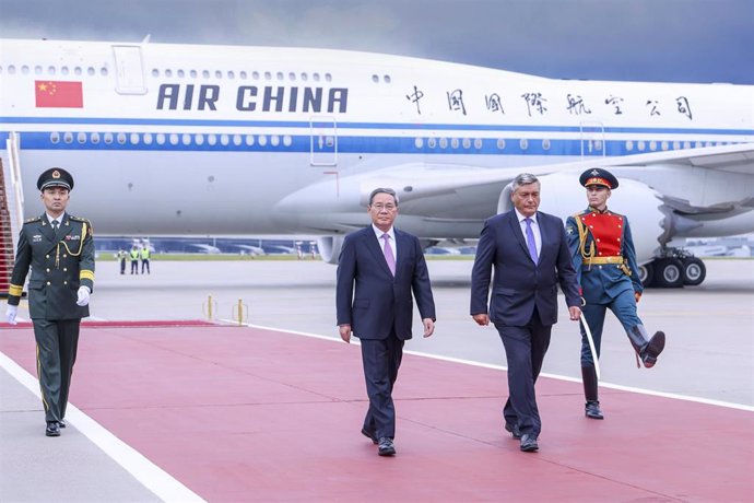  El primer ministro de China, Li Qiang, llega a Moscú para una visita oficial