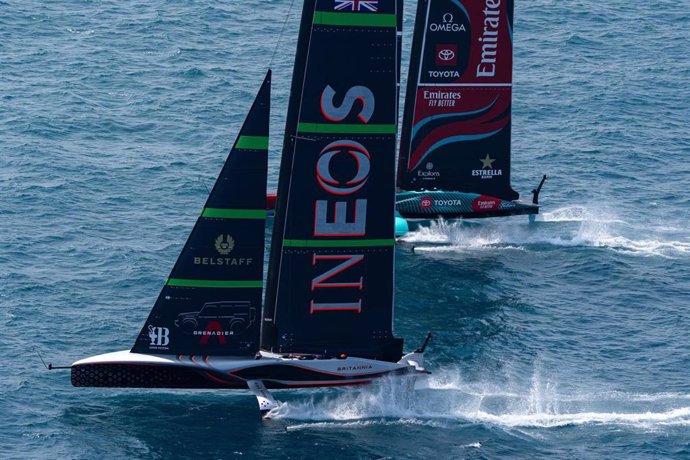 Los AC75 del INEOS Britannia y del Team New Zealand entrenan en Barcelona antes de la tercera Regata Preliminar de la Copa América