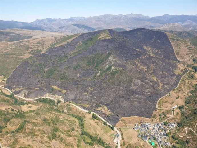 Imágenes del incendio de Villablino (León) este miércoles, 21 de agosto