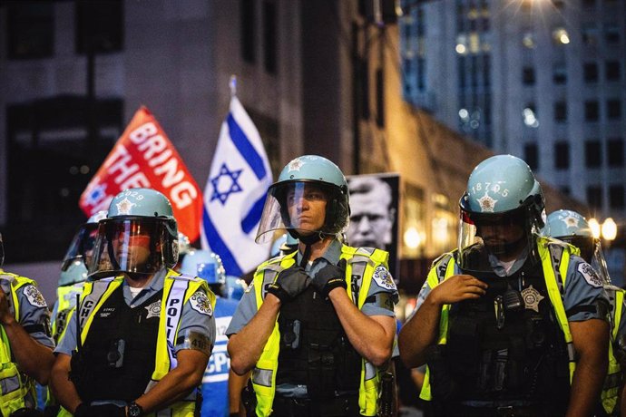 Despliegue policial por una protesta junto al Consulado de Israel en Chicago