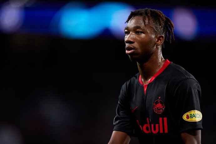 Archivo - Dorgeles Nene of FC Red Bull Salzburg looks on during the UEFA Champions League match between Real Sociedad and FC Red Bull Salzburg at Reale Arena on November 29, 2023, in San Sebastian, Spain.