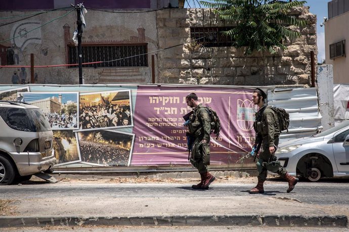 Archivo - July 22, 2024, Hebron, Palestine: IDF soldiers walk through the centre of Hebron, a Palestinian city under the control of the Israeli military. Breaking the Silence is a group of former IDF soldiers, who speak out against Israeli occupation, and