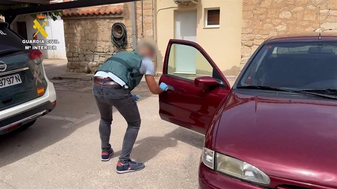 La Guardia Civil desarticula un grupo criminal por la comisión de hurtos en viviendas de ancianos de la provincia de Alicante.