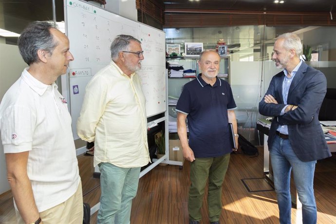 El Consejero De Educación, Formación Profesional Y Universidades, Sergio Silva, Se Reúne Con El Presidente De La Sociedad Coral De Torrelavega, José Nicasio Gutiérrez.