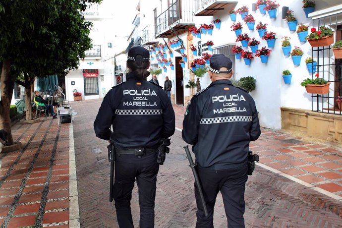 Archivo - Agente de la Policía Local de Marbella