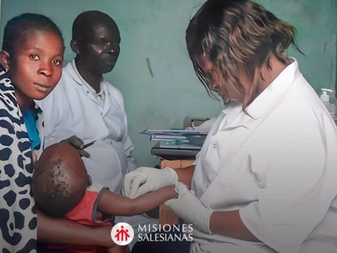 Un bebé atendido por una sanitaria en RD Congo.