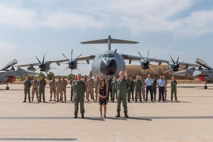 La ministra de Defensa, Margarita Robles, visita la Base Aérea del Ala 14 en Albacete con motivo del ejercicio que ha realizado denominado ‘Pacific Skies’. Foto de Familia.