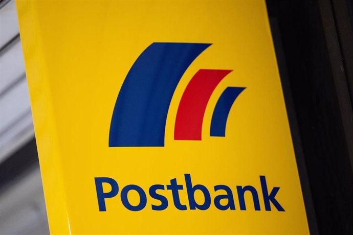 Archivo - FILED - 20 February 2024, Baden-Wuerttemberg, Stuttgart: The Postbank logo can be seen at a branch. Photo: Marijan Murat/dpa