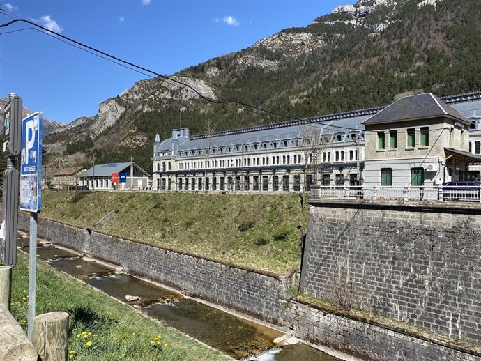 Archivo - Antigua estación ferroviaria internacional de Canfranc.