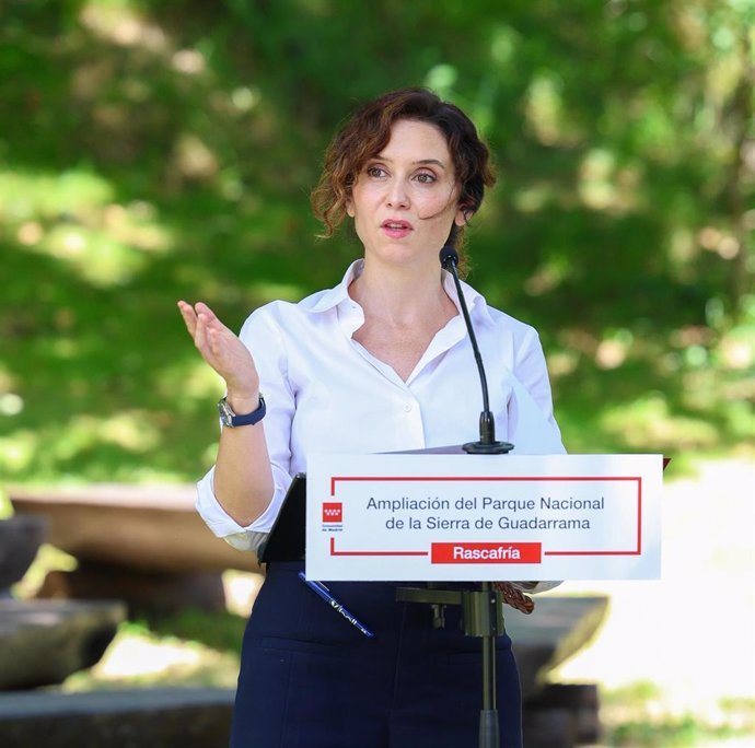 Archivo - La presidenta de la Comunidad de Madrid, Isabel Díaz Ayuso, visita la nueva área de descanso Pradera de la Virgen de la Peña, a 19 de julio de 2024, en Rascafría, Madrid (España). 