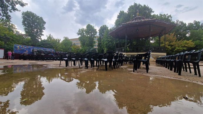 Efectos de las lluvias en el espacio previsto para el pregón.