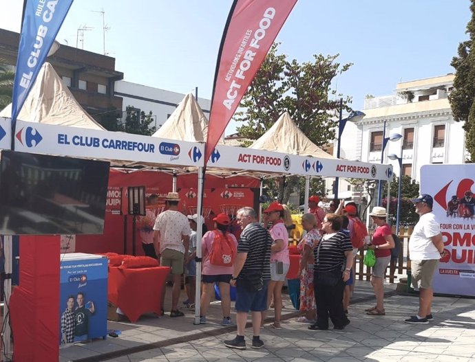 Carpas de Carrefour en una etapa de La Vuelta Ciclista a España 2024.