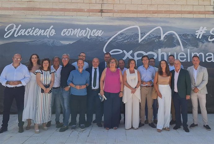 Domínguez, junto a otros cargos del PP, en la inauguración de Expohuelma.