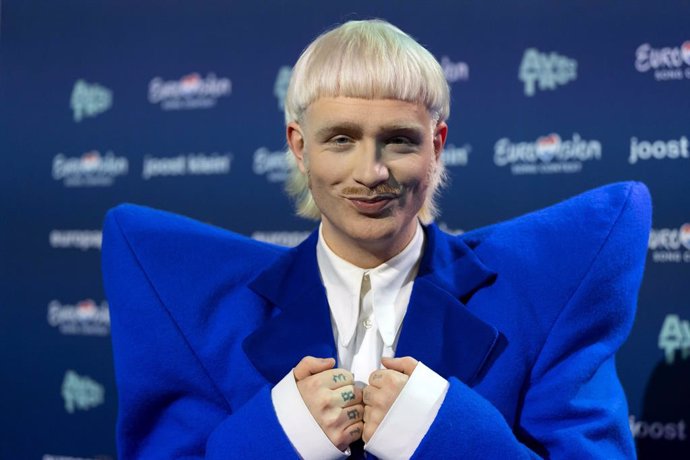 Archivo - 29 February 2024, Netherlands, Hilversum: Dutch singer Joost Klein presents his entry "Europapa" for the Eurovision Song Contest in a special TV program in the studio of De Avondshow with A. Lubach. After his big hit "Friesenjung", Dutch singer 