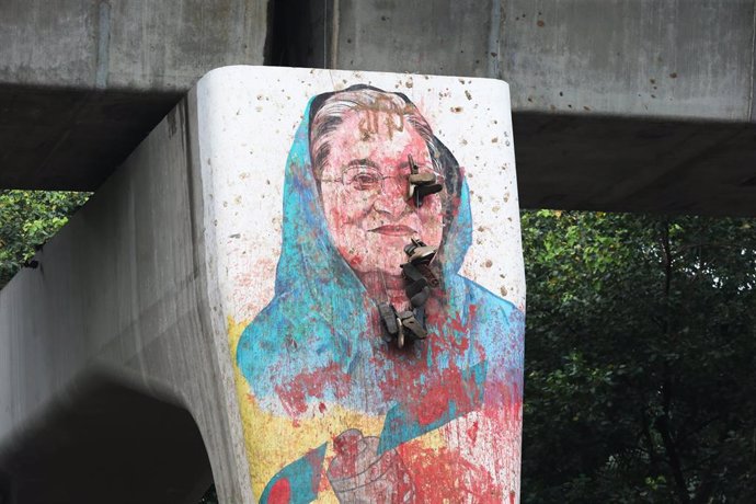 Pintadas en un mural en Daca, Bangladesh, dedicado a la ex primera ministra Sheij Hasina