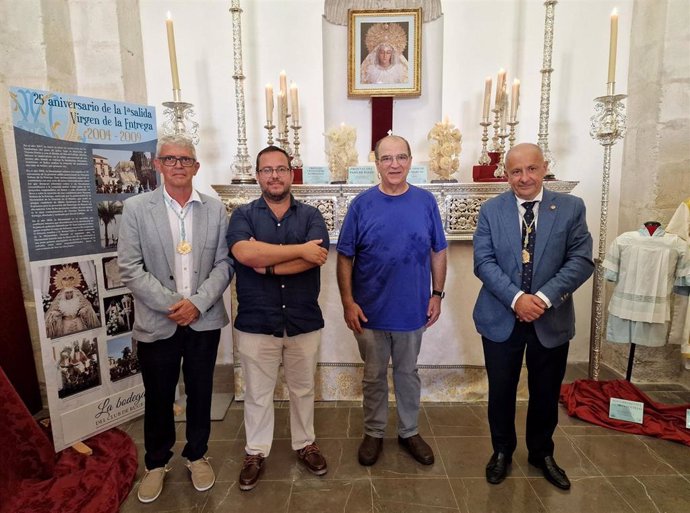 Autoridades presentes en la inauguración de la exposición por el 50º aniversario de la fundación de la Hermandad de la Borriquita de El Puerto de Santa María.