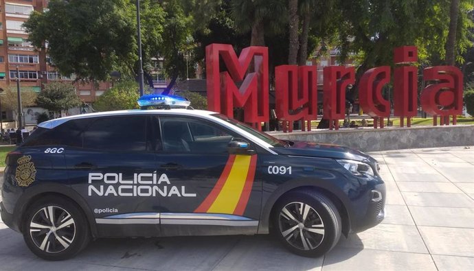 Un vehículo de la Policía Nacional en Murcia