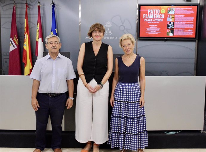 La edil Elena Serrallé presenta la programación de Patio Flamenco en Albacete