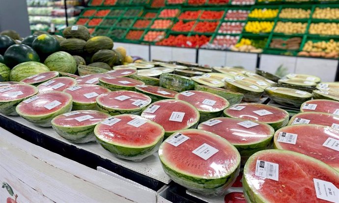 Sandía partida en la sección de Frutas y Verduras de Mercadona.