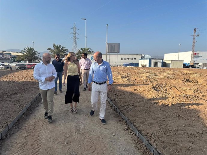 La consejera de Empresa, Empleo y Economía Social, Marisa López Aragón, visita las obras que se llevan a cabo en el polígono Cabezo Beaza de Cartagena