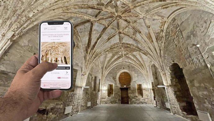 Archivo - Instalación de nuevas AudioGuías Inteligentes en el Monasterio de Carracedo a cargo de Código Cultura.