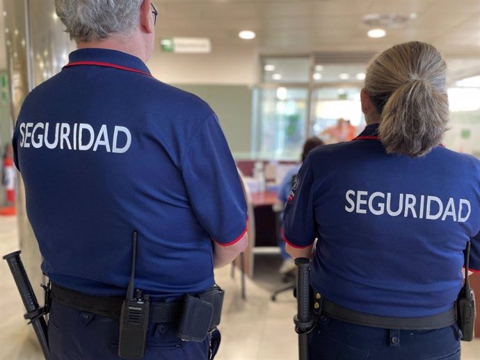 El Hospital Clínico de Málaga refuerza durante la Feria la seguridad en el servicio de Urgencias