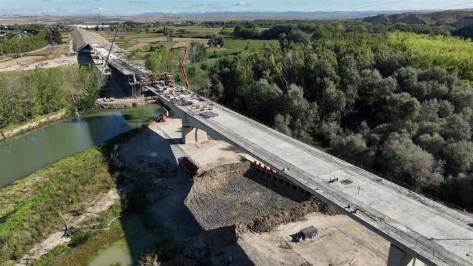 El Ministerio de Transportes y Movilidad Sostenible licita por 1,04 millones la redacción de proyectos relacionados con el TAV entre Castejón y Pamplona.