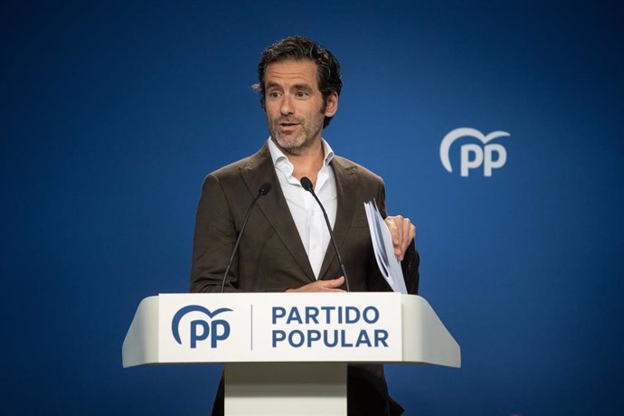 Archivo - El portavoz del PP, Borja Sémper, durante una rueda de prensa en la sede del PP.