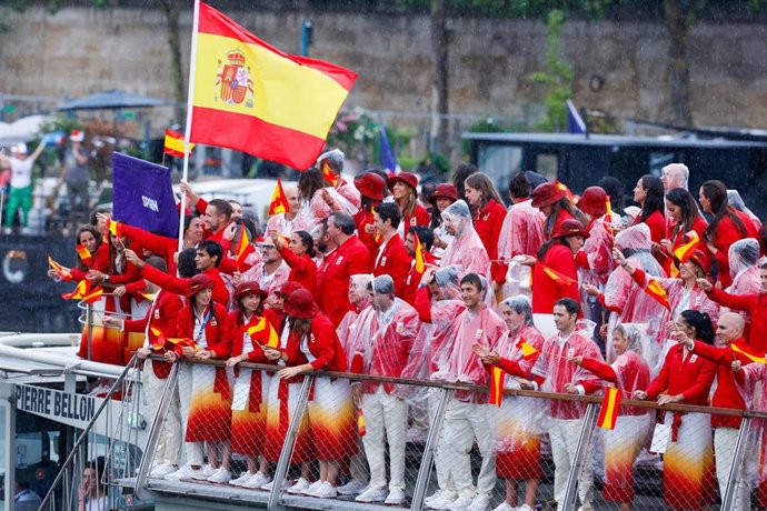 Delegation of Spain on a boat on the Seine River during the opening ceremony at the Seine River of the Paris 2024 Olympics Games on july 26, 2024, in Paris, Spain.