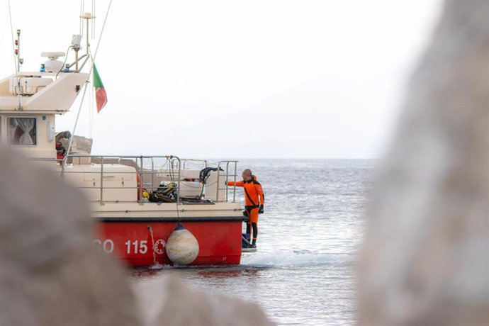 Imagen de archivo de las operaciones de rescate tras el naufragio del yate del magnate Mike Lynch en Sicilia