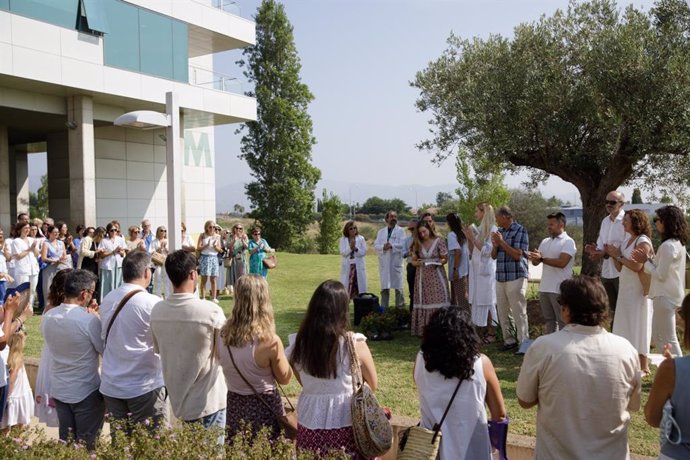 Son Espases planta un olivo en homenaje a la doctora Marta Margarit Camps