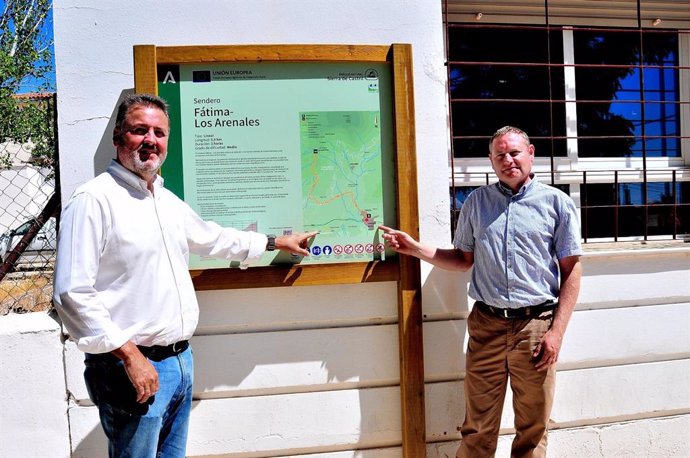 Visita del delegado de Sostenibilidad y Medio Ambiente de la Junta en Granada, Manuel Francisco García, a la izquierda en la imagen, al Parque Natural Sierra de Castril