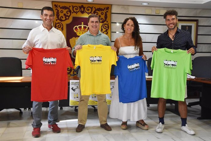 Presentación de la vigésima edición del Memorial de Fútbol Playa 'Chico' en Punta Umbría.