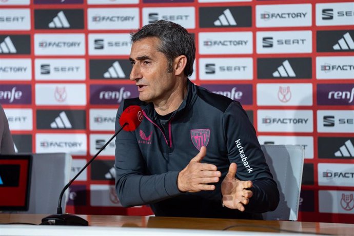 Archivo - Ernesto Valverde durante una rueda de prensa con el Athletic Club